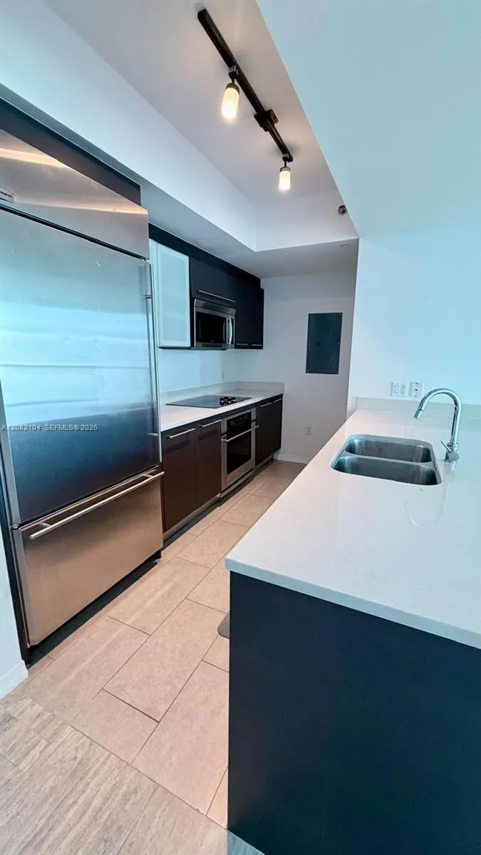 500 Brickell Ave #3003 Miami, FL 33131
