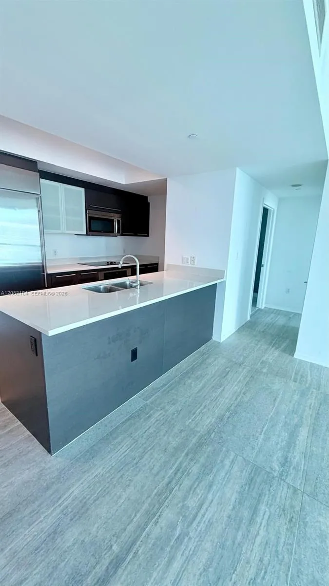 500 Brickell Ave #3003 Miami, FL 33131