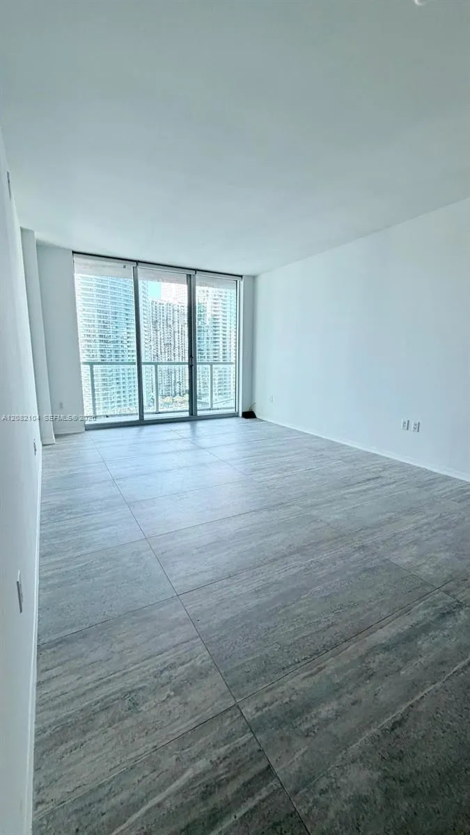500 Brickell Ave #3003 Miami, FL 33131