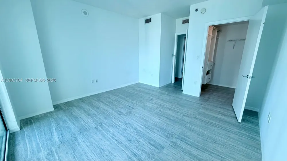 500 Brickell Ave #3003 Miami, FL 33131