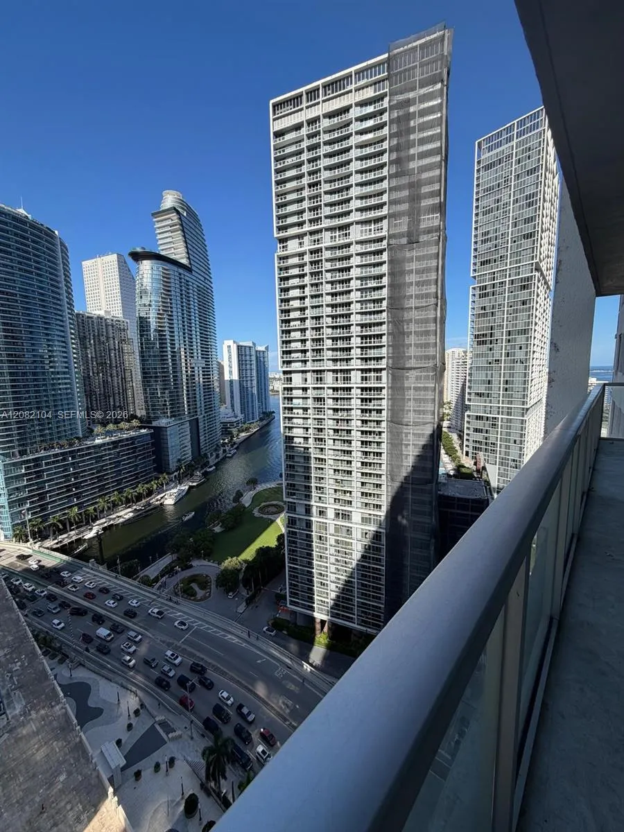 500 Brickell Ave #3003 Miami, FL 33131
