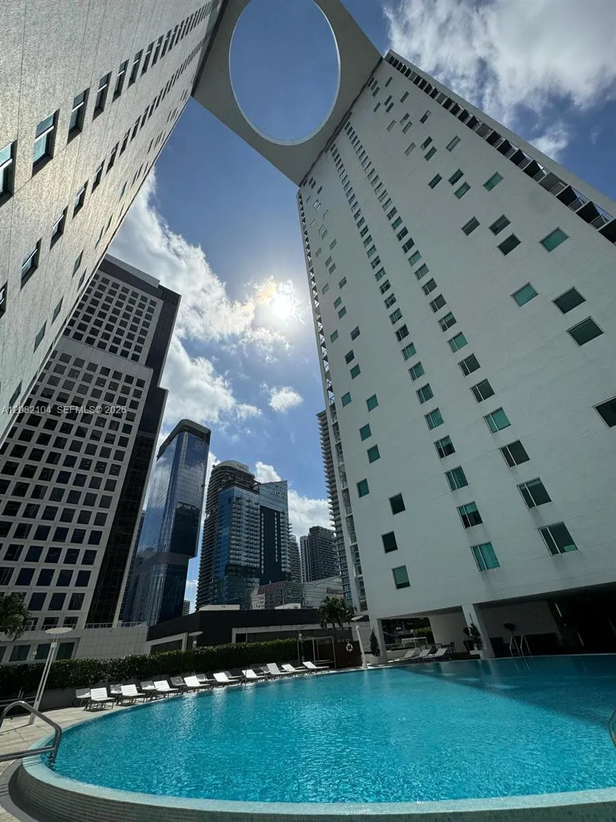 500 Brickell Ave #3003 Miami, FL 33131