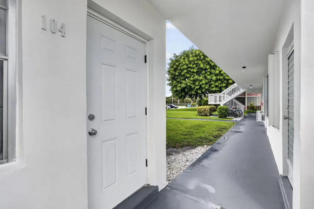 104 E EASTHAMPTON E #1 West Palm Beach, FL 33417