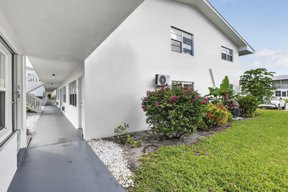 104 E EASTHAMPTON E #1 West Palm Beach, FL 33417