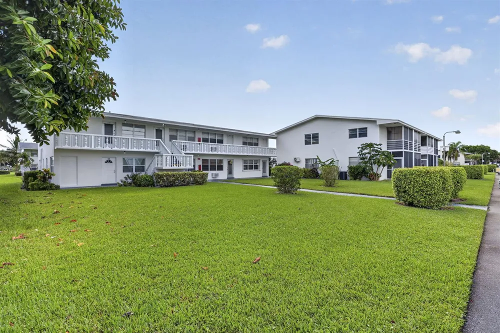 104 E EASTHAMPTON E #1 West Palm Beach, FL 33417