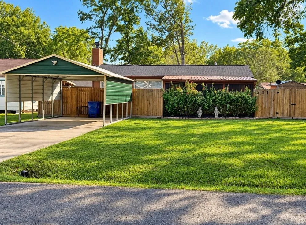 231 Pine Shadows Drive Livingston, TX 77351