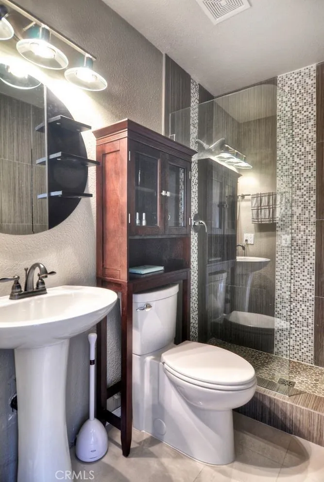 63 Dartmouth Irvine, CA 92612