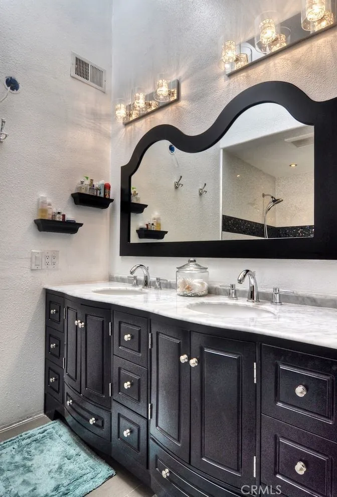 63 Dartmouth Irvine, CA 92612