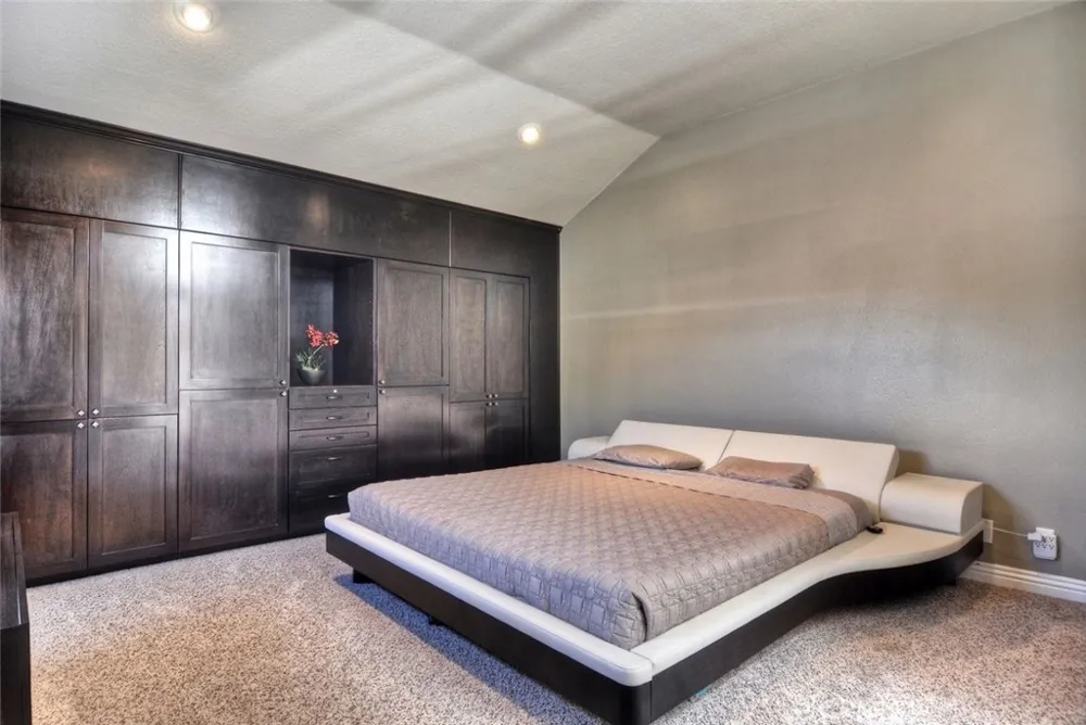 63 Dartmouth Irvine, CA 92612