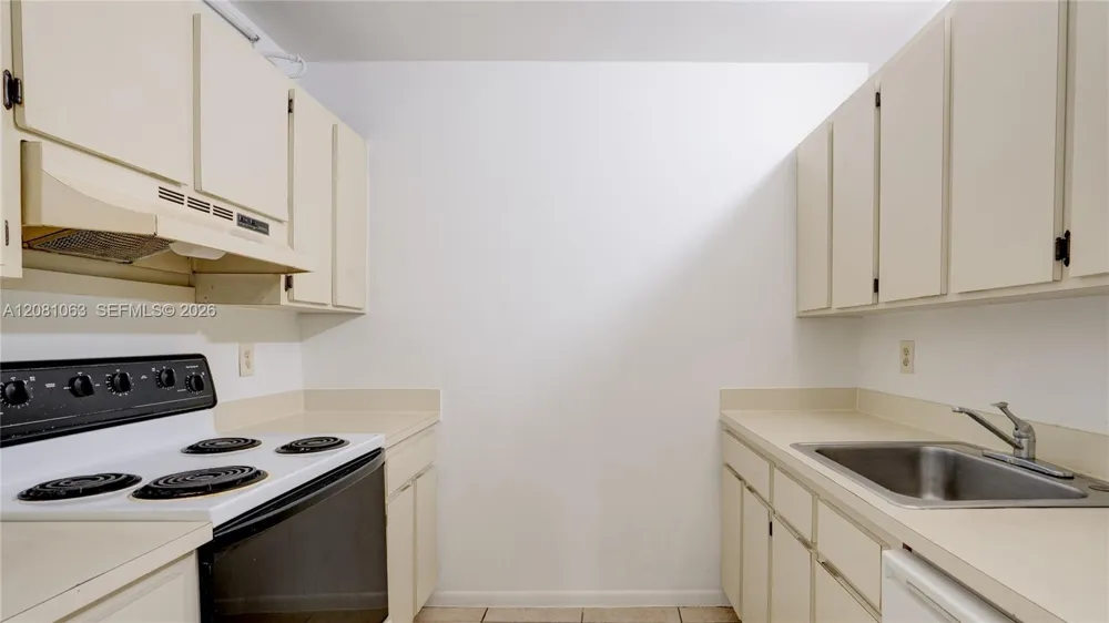 8260 SW 210th St #308 Cutler Bay, FL 33189