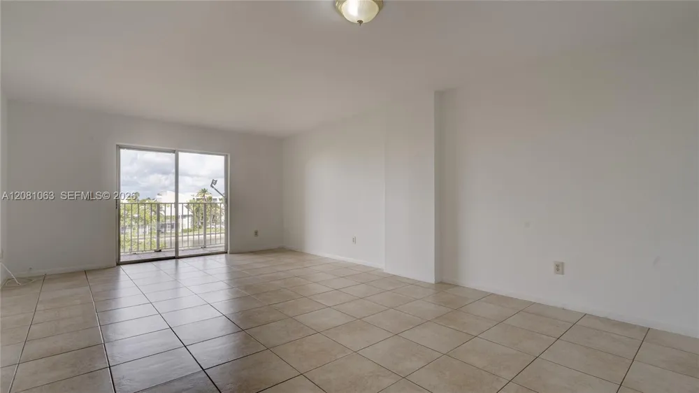 8260 SW 210th St #308 Cutler Bay, FL 33189