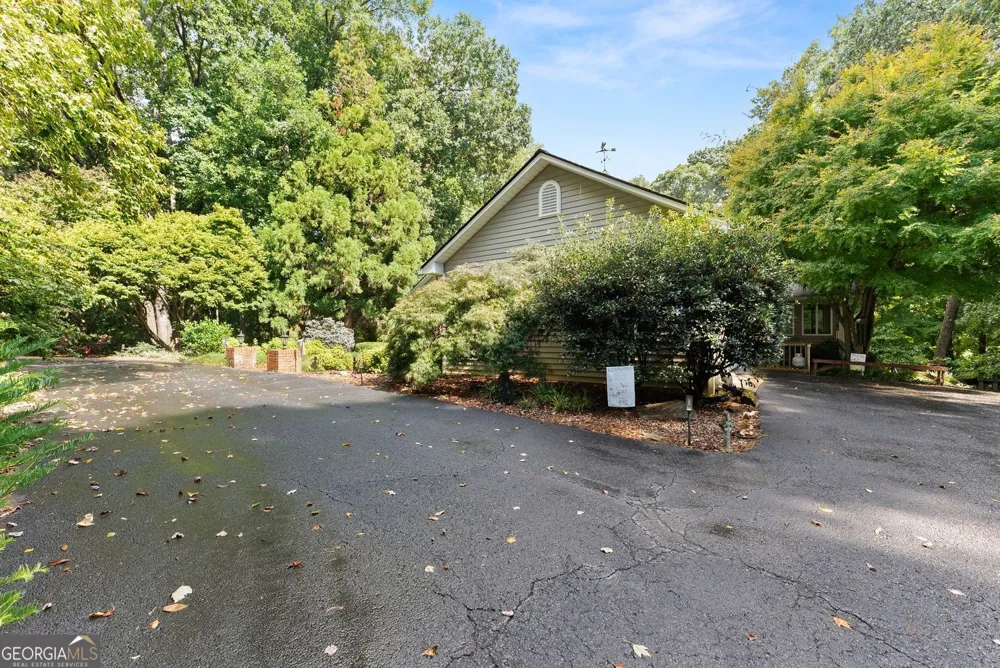 731 Hidden Lakes TRL Jefferson, GA 30549