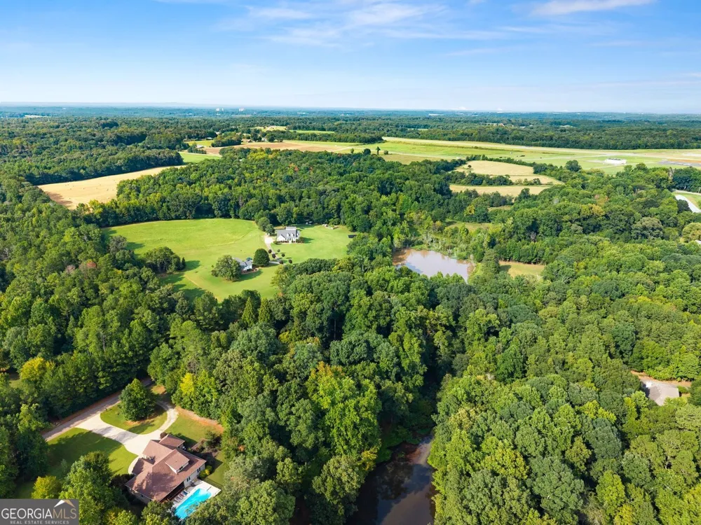 731 Hidden Lakes TRL Jefferson, GA 30549