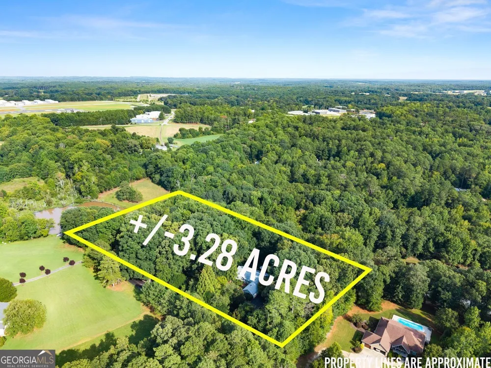 731 Hidden Lakes TRL Jefferson, GA 30549