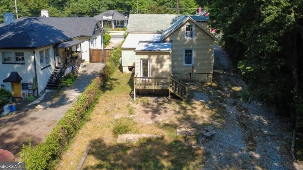 2069 Bolton RD NW Atlanta, GA 30318