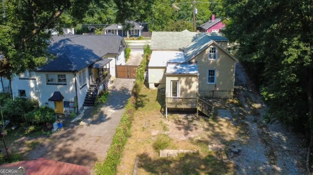 2069 Bolton RD NW Atlanta, GA 30318