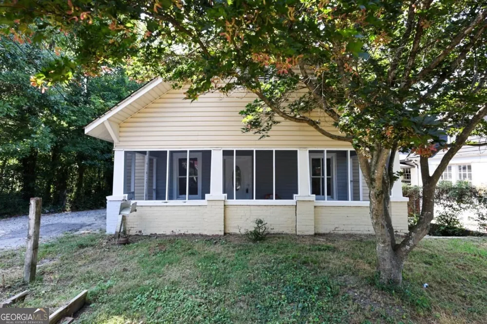 2069 Bolton RD NW Atlanta, GA 30318