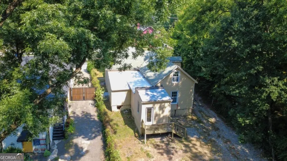 2069 Bolton RD NW Atlanta, GA 30318