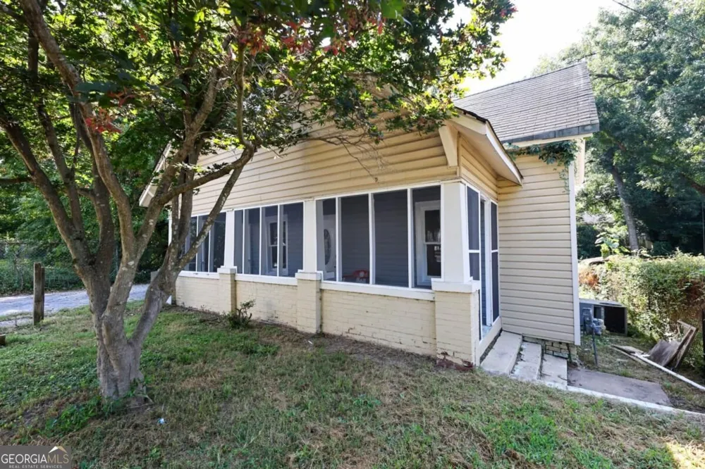 2069 Bolton RD NW Atlanta, GA 30318