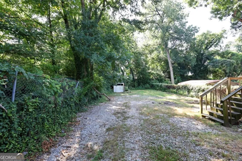 2069 Bolton RD NW Atlanta, GA 30318