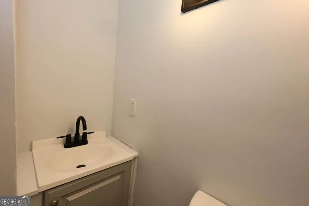 2069 Bolton RD NW Atlanta, GA 30318