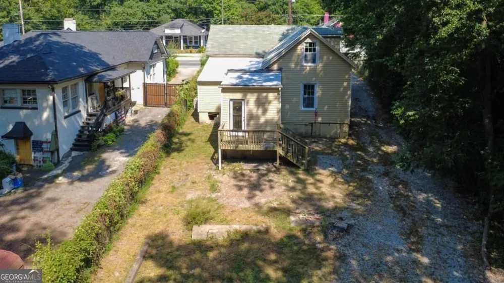 2069 Bolton RD NW Atlanta, GA 30318