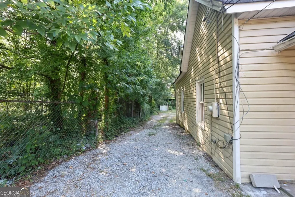 2069 Bolton RD NW Atlanta, GA 30318