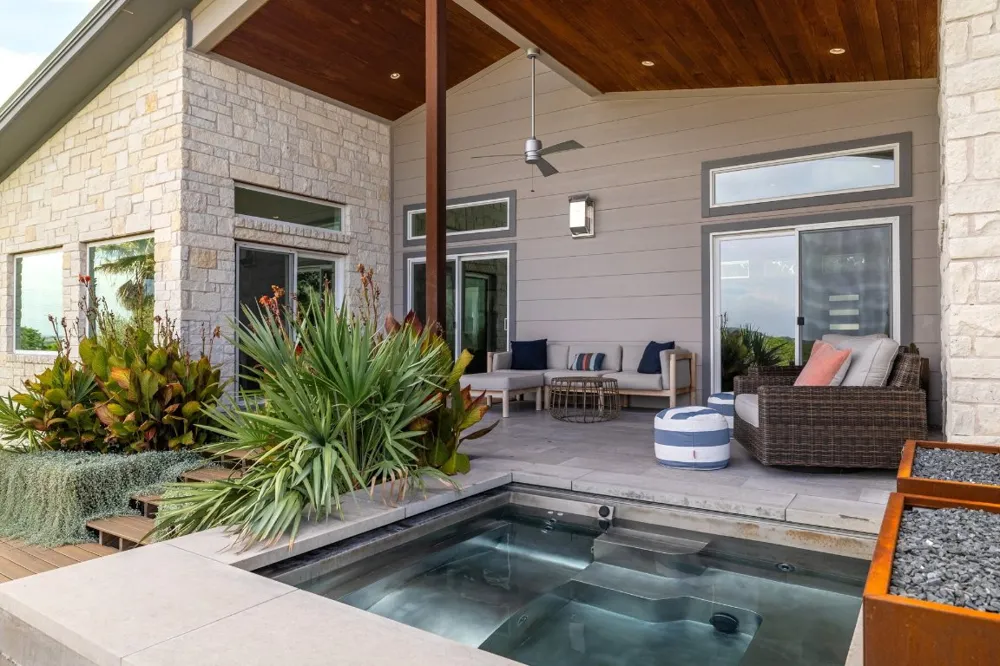 3610 Crosswind Drive Spicewood, TX 78669