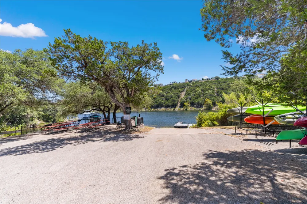 3610 Crosswind Drive Spicewood, TX 78669