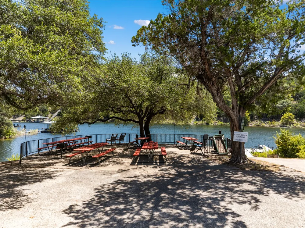 3610 Crosswind Drive Spicewood, TX 78669