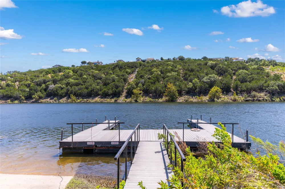 3610 Crosswind Drive Spicewood, TX 78669