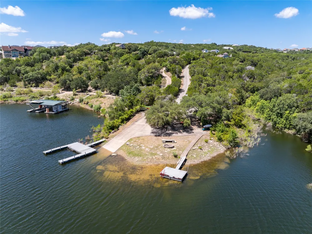 3610 Crosswind Drive Spicewood, TX 78669