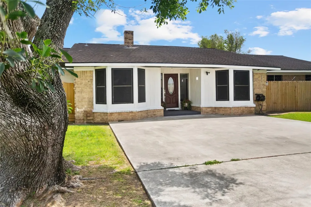 5001 Texas Avenue La Marque, TX 77568