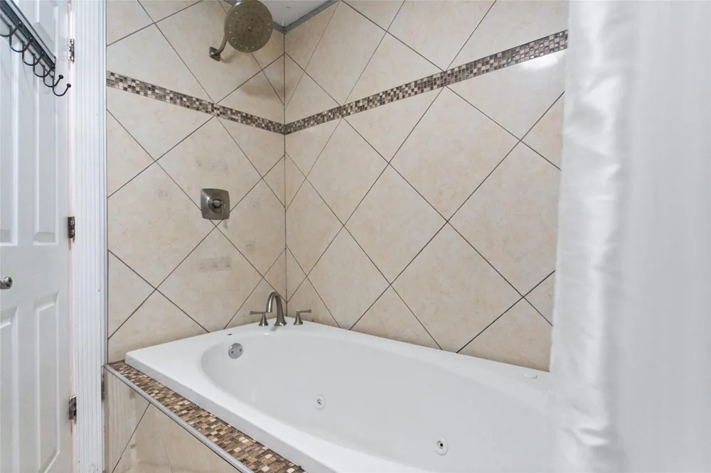 5001 Texas Avenue La Marque, TX 77568
