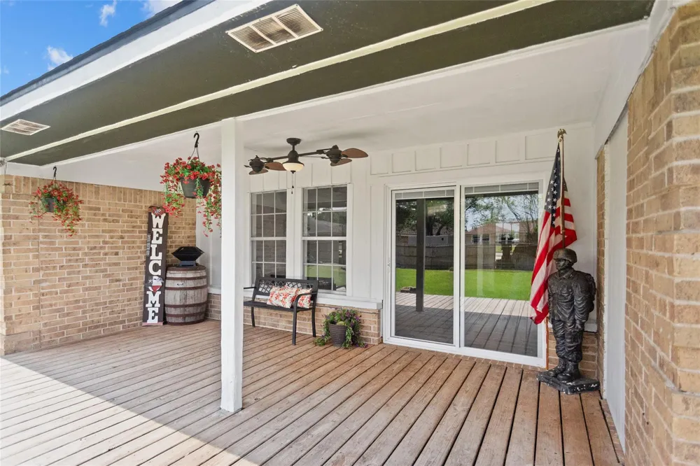 5001 Texas Avenue La Marque, TX 77568