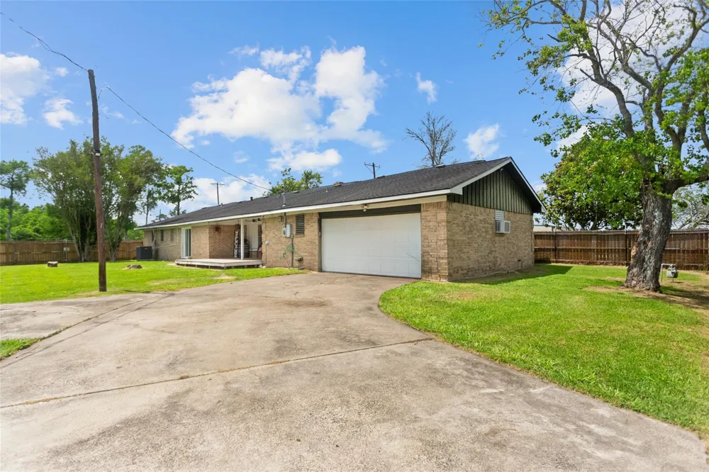 5001 Texas Avenue La Marque, TX 77568