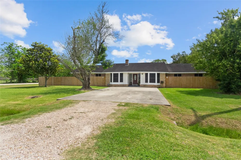 5001 Texas Avenue La Marque, TX 77568