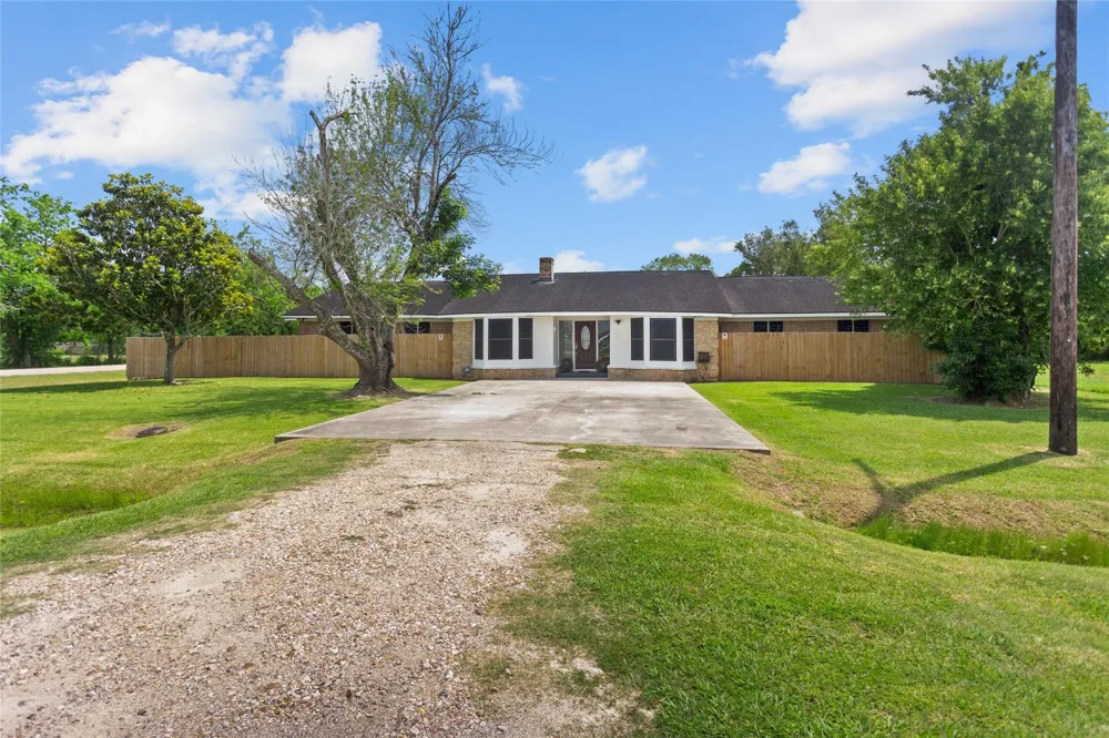 5001 Texas Avenue La Marque, TX 77568
