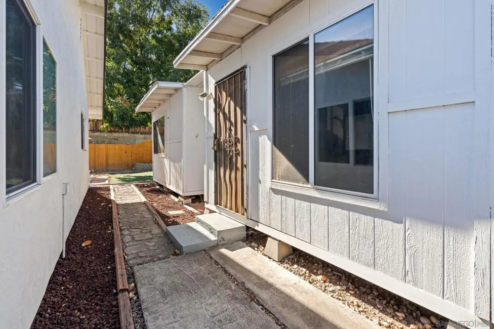 9968 Beck Santee, CA 92071