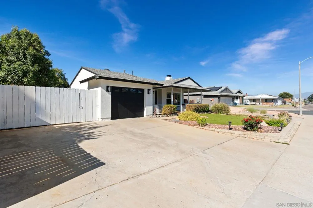 9968 Beck Santee, CA 92071