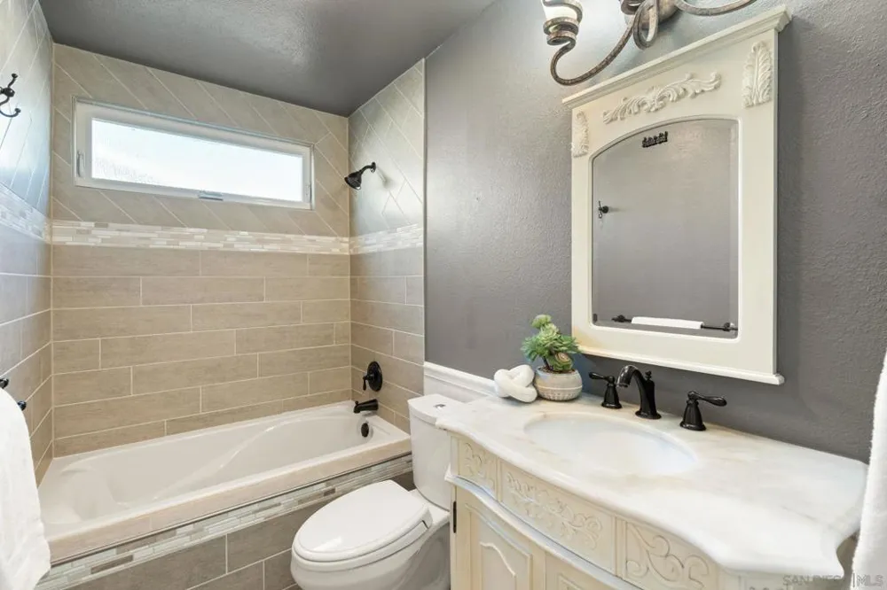 9968 Beck Santee, CA 92071