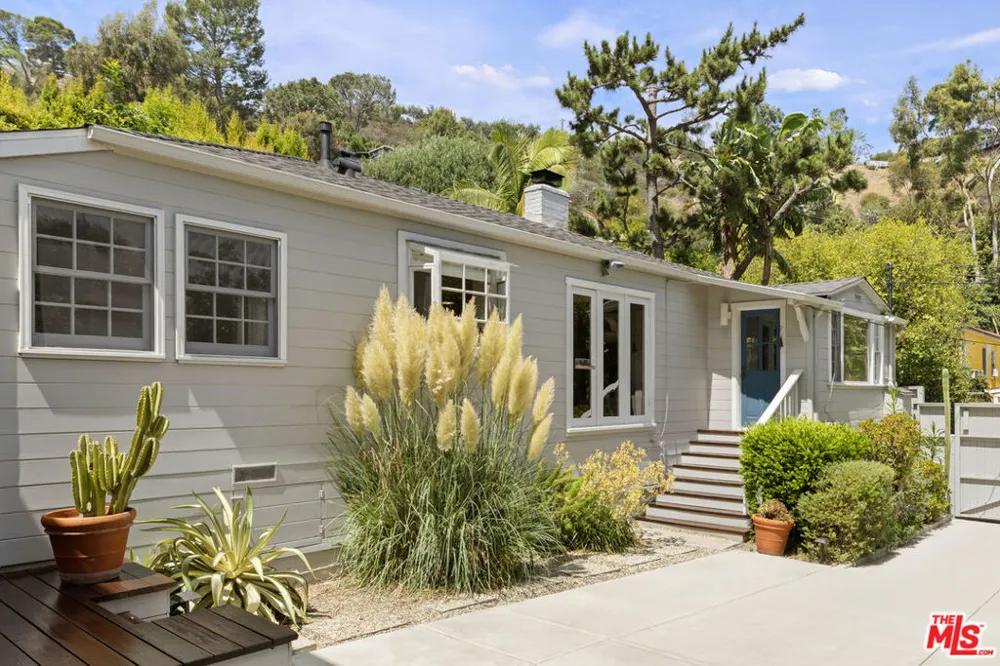 8534 Walnut Drive Los Angeles, CA 90046