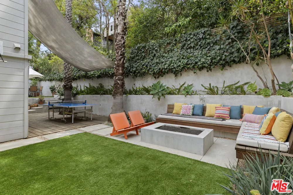 8534 Walnut Drive Los Angeles, CA 90046