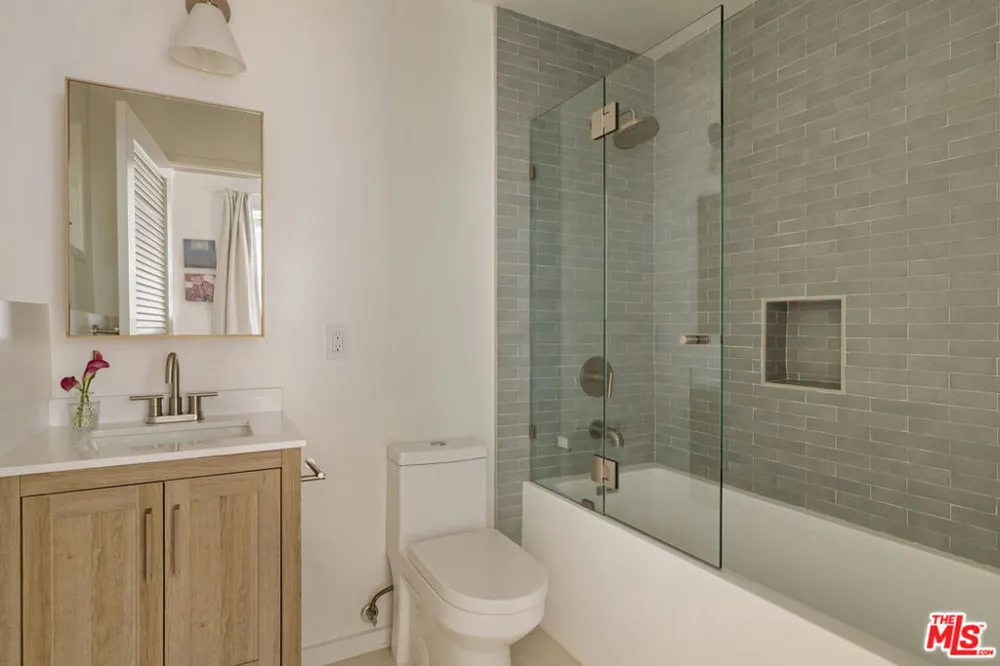 8534 Walnut Drive Los Angeles, CA 90046
