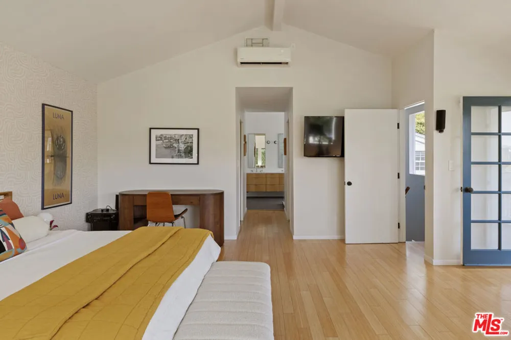 8534 Walnut Drive Los Angeles, CA 90046