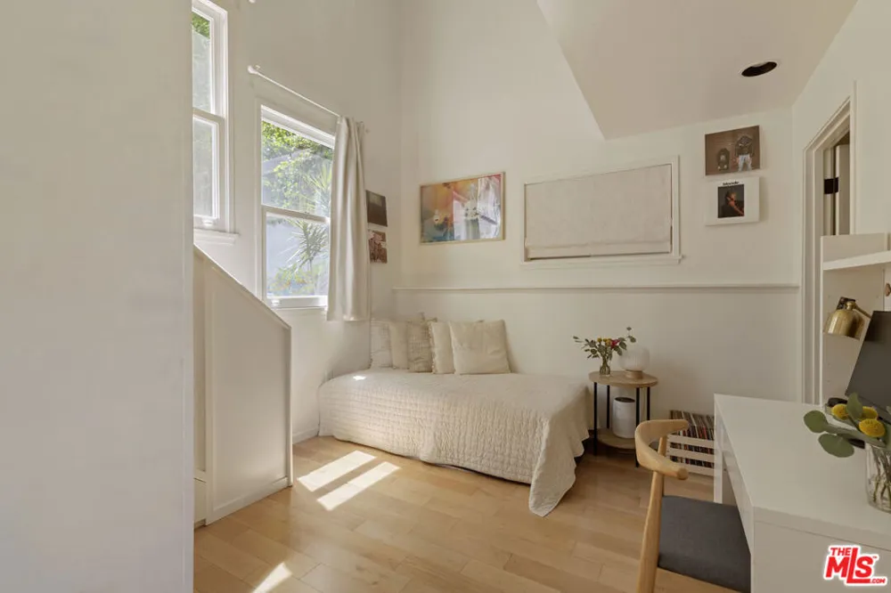8534 Walnut Drive Los Angeles, CA 90046