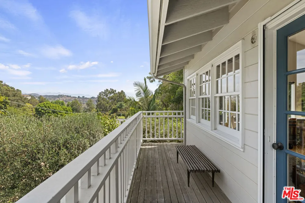 8534 Walnut Drive Los Angeles, CA 90046