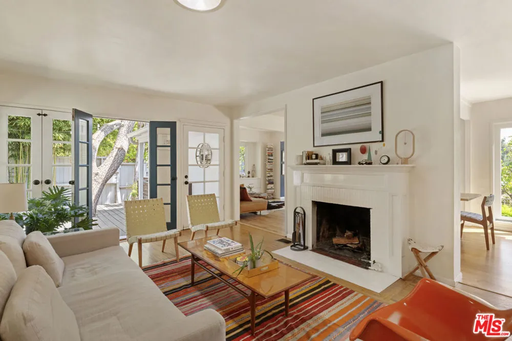 8534 Walnut Drive Los Angeles, CA 90046