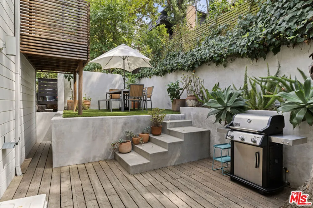 8534 Walnut Drive Los Angeles, CA 90046