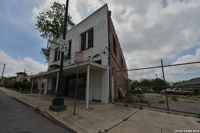 1514 E Commerce St San Antonio, TX 78205